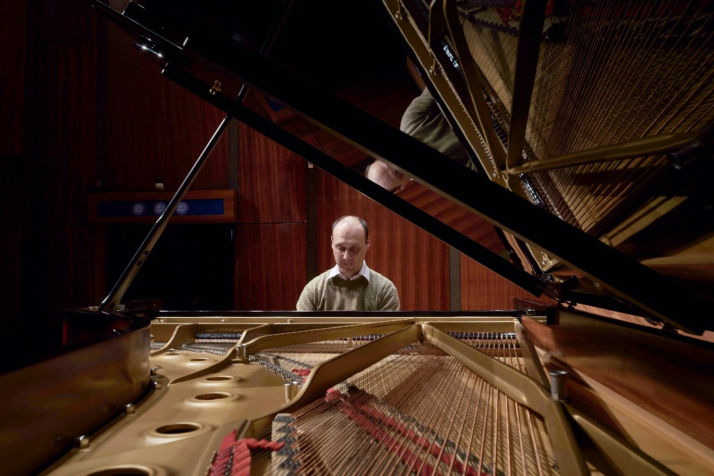 Adalberto Riva at Piano